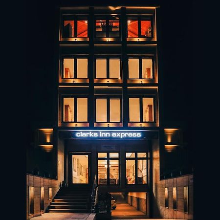 Clarks Inn Express, Dehradun Esterno foto
