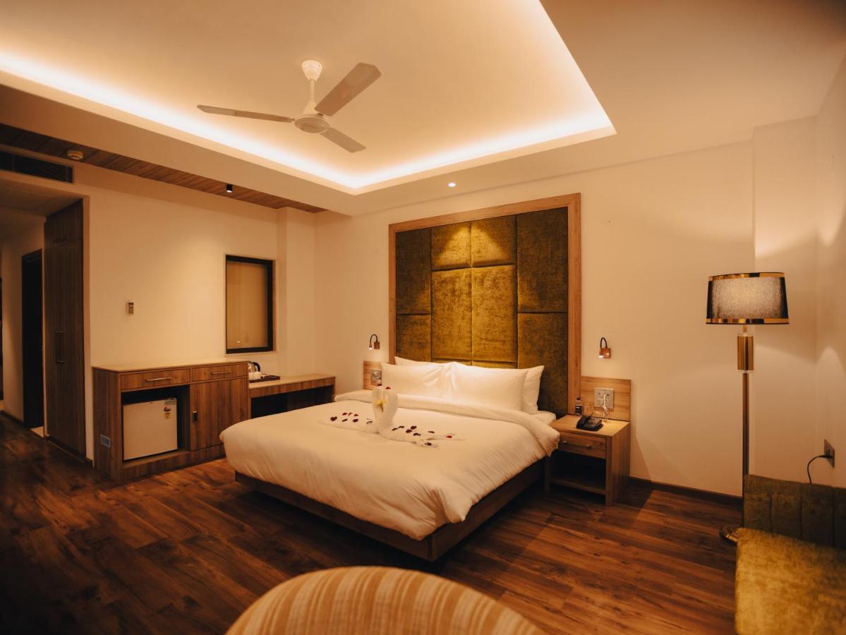 Clarks Inn Express, Dehradun Esterno foto