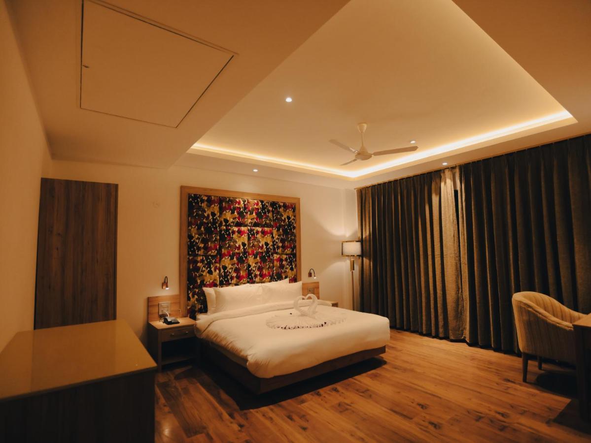 Clarks Inn Express, Dehradun Esterno foto