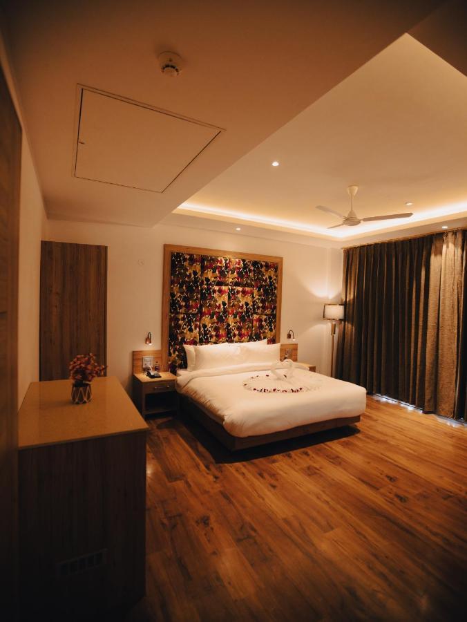 Clarks Inn Express, Dehradun Esterno foto