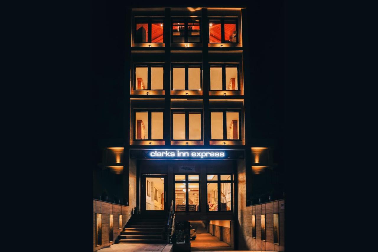 Clarks Inn Express, Dehradun Esterno foto